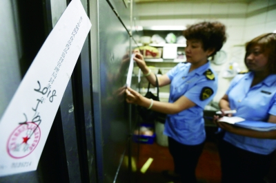 某知名东北菜馆被执法人员查封