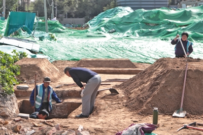 工作人员正在现场进行勘探发掘。新京报记者&nbsp;王嘉宁 摄