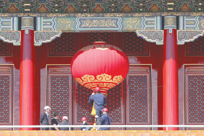 天安门城楼灯笼高挂。选自人民视觉