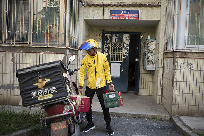 2019年9月16日，北京望京，李慧军接到一单两箱矿泉水的订单，客户是在没有电梯的6层。