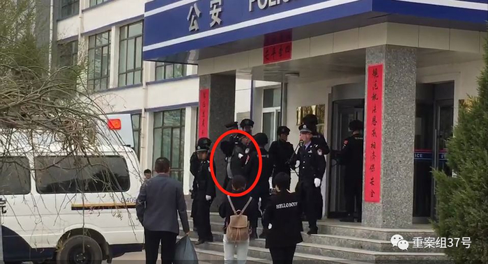 　▲3月30日上午9时许，高承勇被从看守所押往白银市中级人民法院。新京报记者 马骏 许研敏 摄