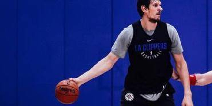 篮球在他们怎么手里变小了?伦纳德死亡缠绕