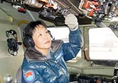 程晓健准备执行飞行任务。