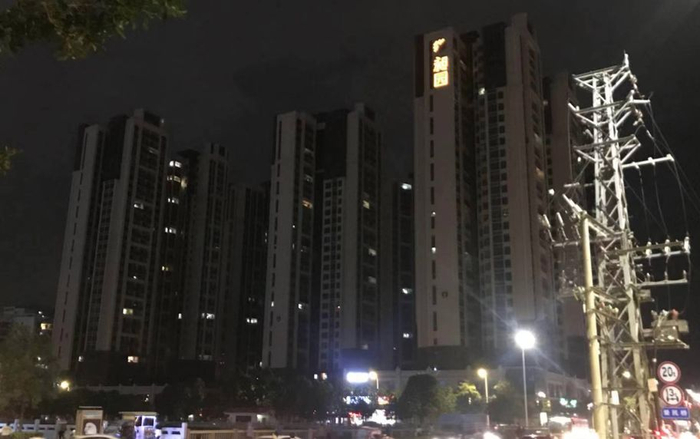 惠州高铁南站附近一大型社区，晚上灯火稀松&nbsp; 每经记者 甄素静 摄