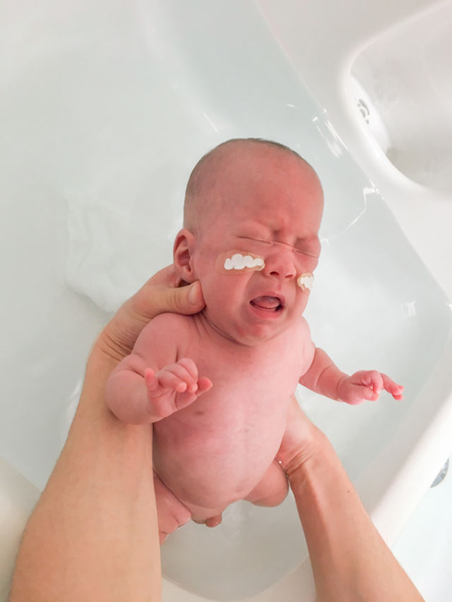 ↑男婴出院前的照片。