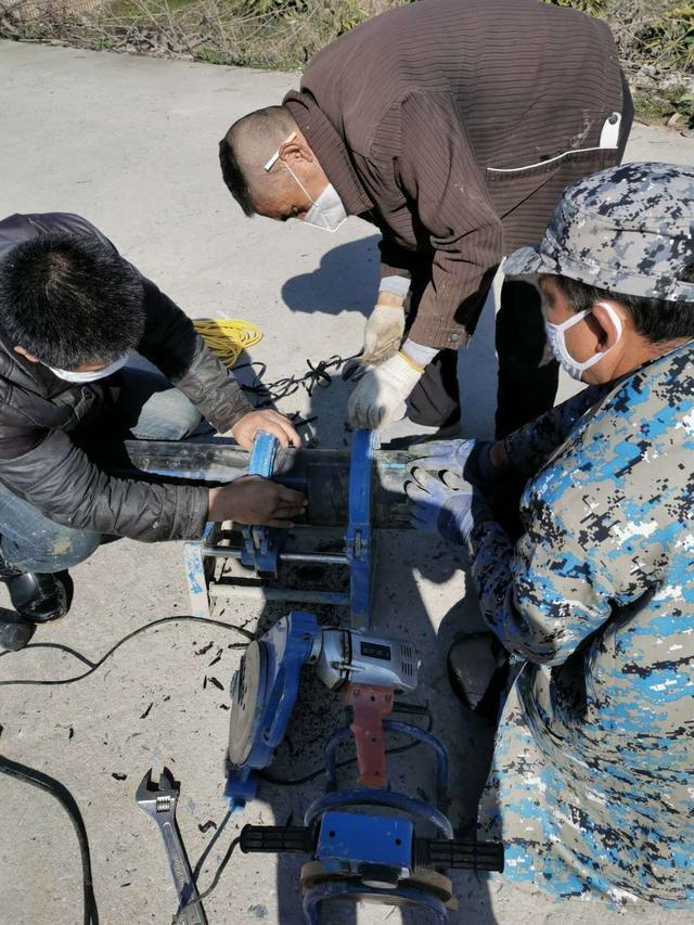 湖北大冶市水利部门抢修影响4千余人饮水管道