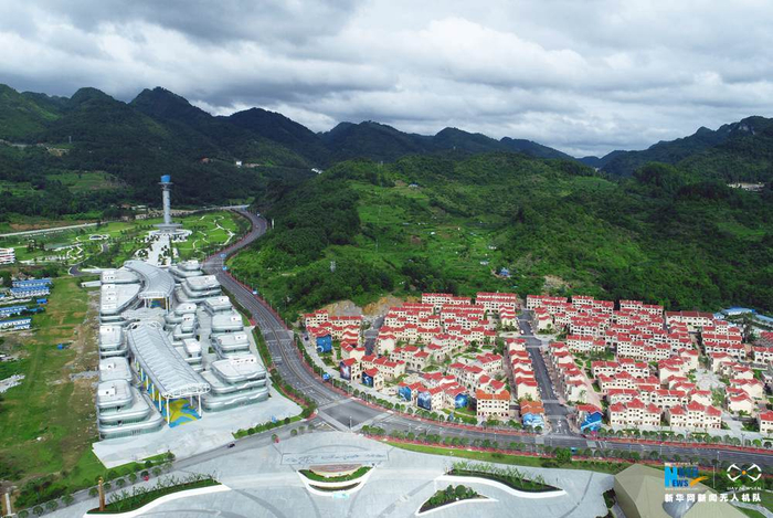 航拍平塘县克度“天文小镇” 。新华网 卢志佳 摄