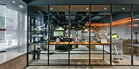 糖人店内的烘焙工厂