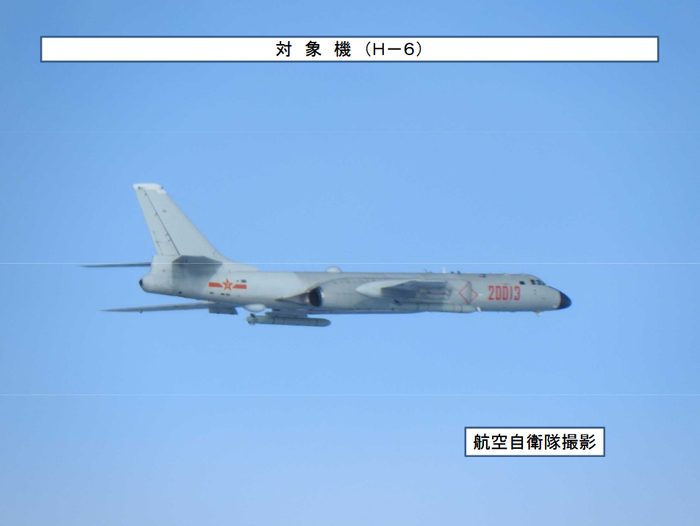 18日解放军2架轰6K进行了绕台飞行