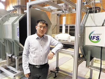 重庆理工大学教授赖晨光。