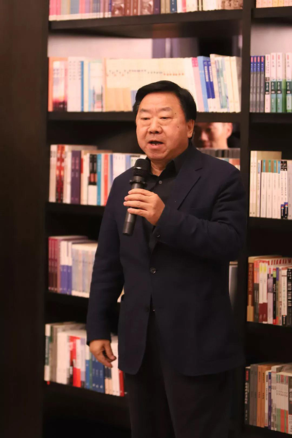 分管日常工作的副校（院）长：何毅亭