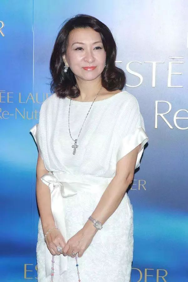 初开》,《爱你一个》,《摆脱身体》等等,蒋丽萍除了涉及歌唱事业之外