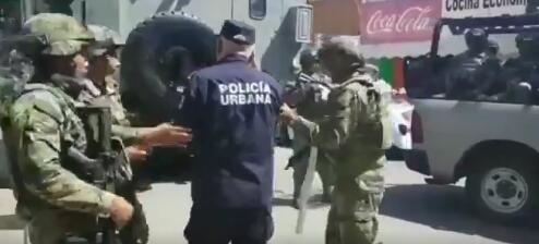 该市警察局长马克斯·塞达诺·罗曼诺被带走/视频截图