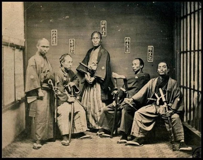 日本武士为什么反手拔刀,其中有什么讲究?|日本武士|刀刃|太刀|武士|手腕_新浪新闻