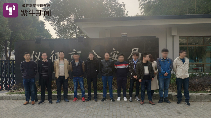 10余人到警方报案