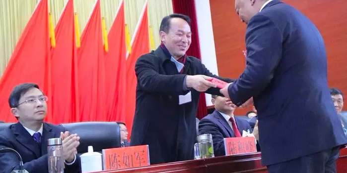 云南80后白发官员升了 当选县政协副主席