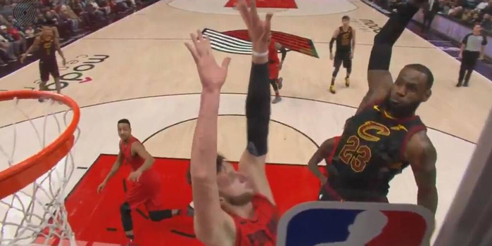 年度十佳!詹姆斯超远滑翔战斧隔扣努尔基奇