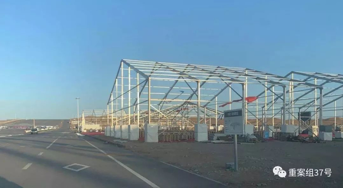 ▲10月12日，英雄会会场已经没有游客，多个建筑开始拆解。新京报记者&nbsp;李明&nbsp;摄