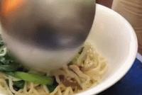 台湾"榨菜肉丝面"被指400块一碗 游客抱怨:抢劫