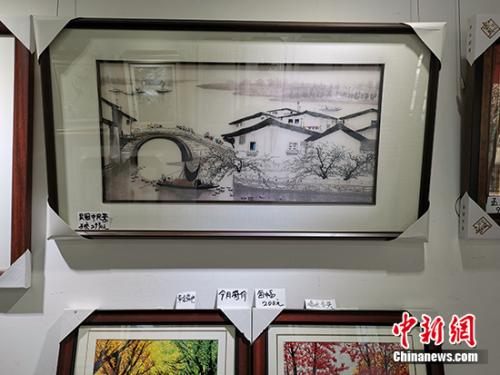 凹晶溪馆内的“展览”。中新网记者 宋宇晟 摄