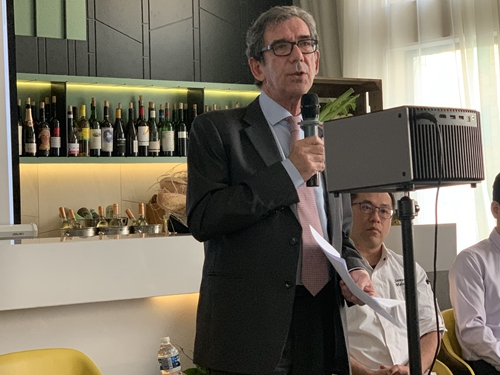 图为法国驻华大使黎想