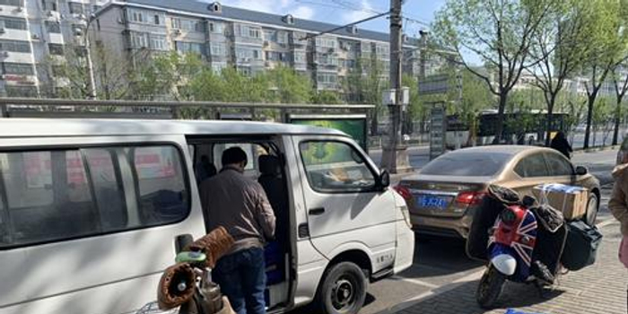 快递员待遇调查:无底薪成标配 每天工作超12小