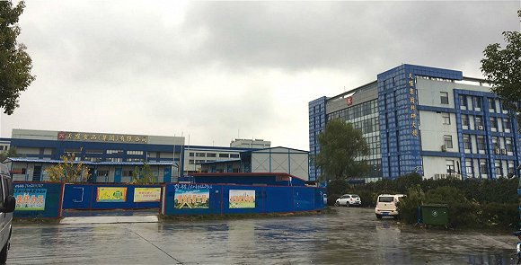 天喔总部由一个科研大楼和一栋工厂组成。摄影：杨立赟