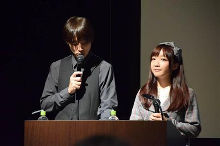 日本在住的中国动漫迷“软软冰”（右）参加了发布仪式（产经新闻）