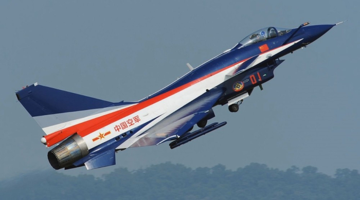 中国空军“八一”飞行表演队歼-10战机（美国《国家利益》双月刊网站