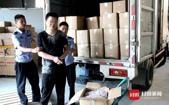 警方挡获林某、王某为首的系列假冒知名注册商标团伙。