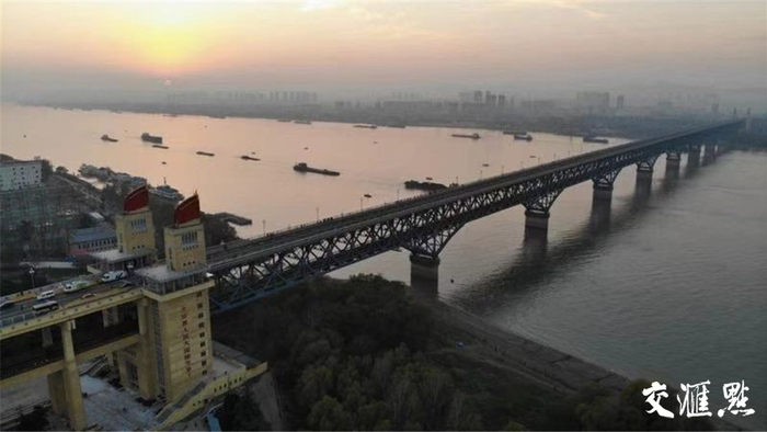 赵裕华没事的时候就会用无人机拍一拍大桥的风景 赵裕华 摄