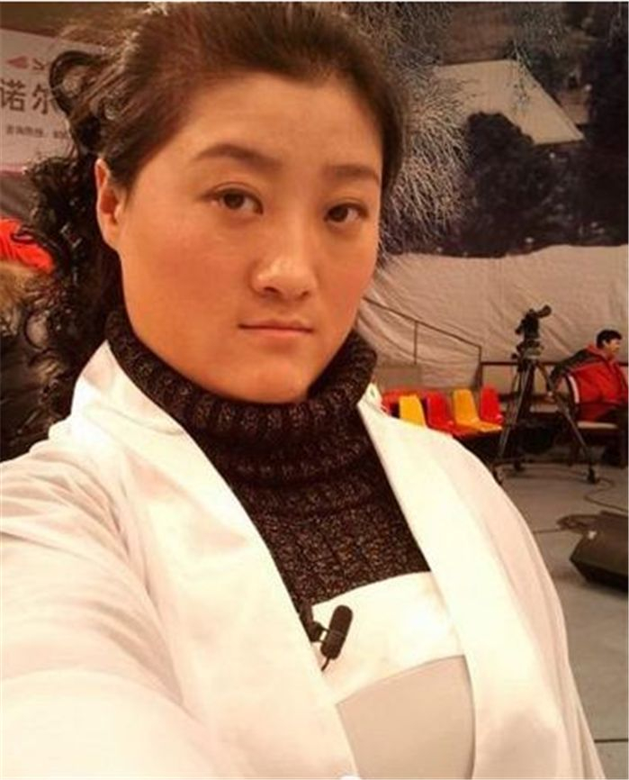 《乡爱》中刘大脑袋的妻子王云,原来是个80后,本人也很美