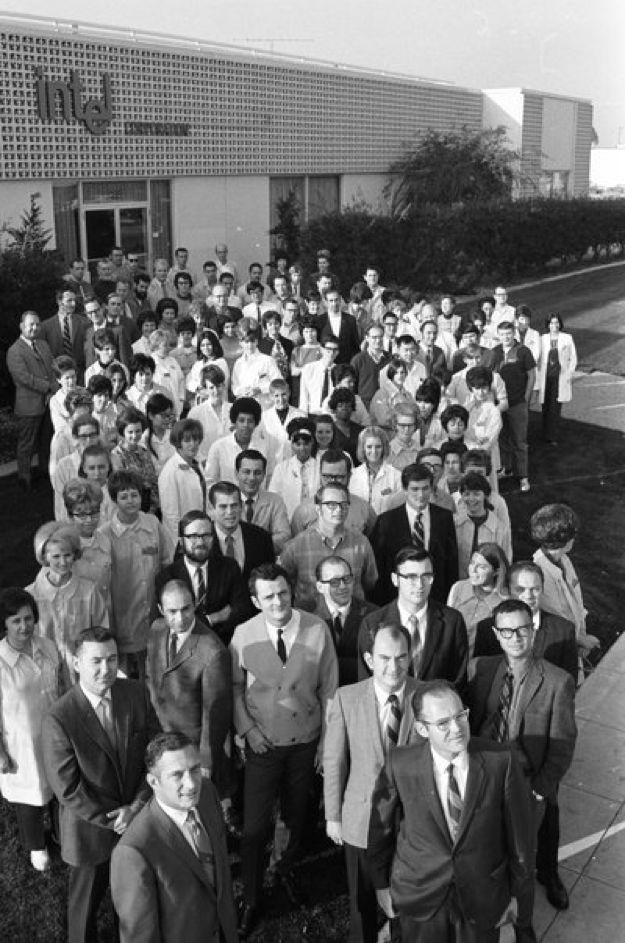 |&nbsp;英特尔公司最早的106名员工在硅谷的合影