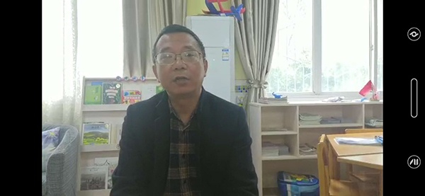  范家小学校长张平原。