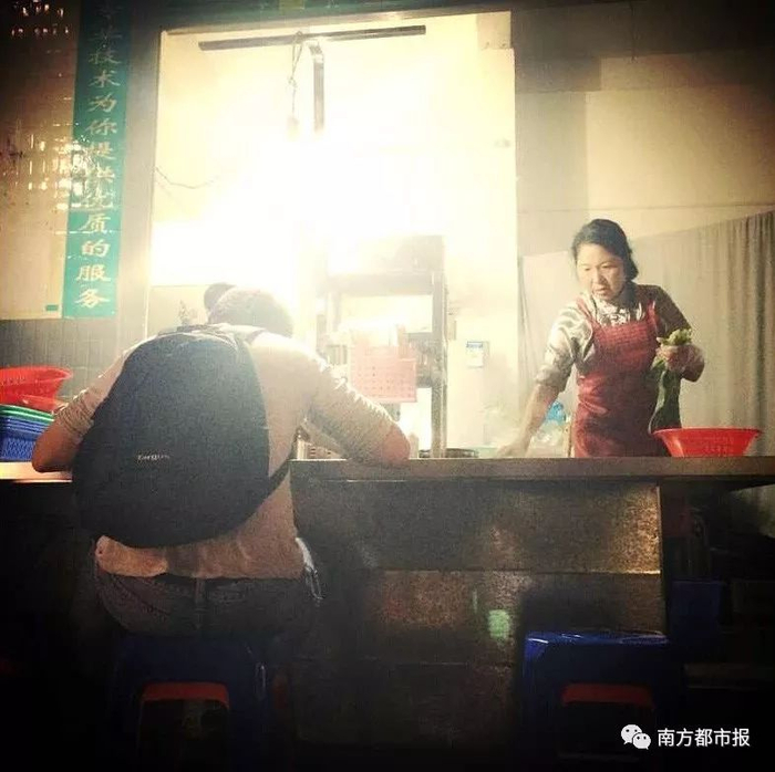 小陈租房楼下的麻辣烫