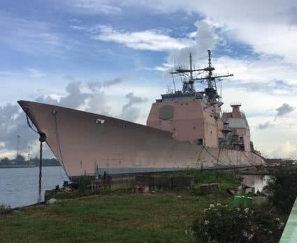 　　目前5艘使用双臂式发射器的初期型“提康德罗加”级巡洋舰已经退役拆毁（图为正在拆毁的“提康德罗加”号）