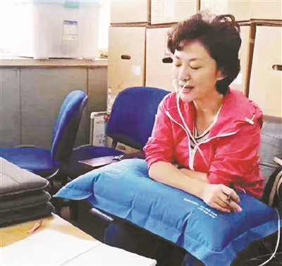  海霞吸氧的照片