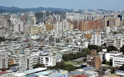 台湾房价居高不下，年轻人想买房难如登天。（图片来自台媒）