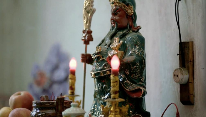 《山河故人》里的关公像