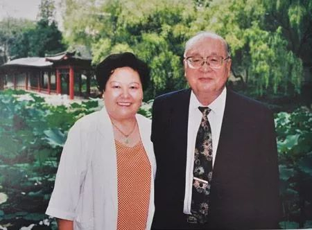 王光英与爱人应伊利（资料图，来源于网络）