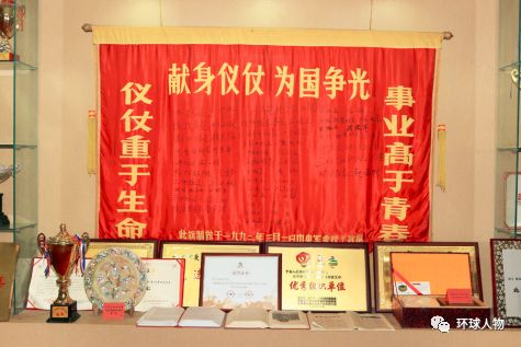 中国人民解放军仪仗大队队史馆内陈列。（本刊记者 侯欣颖 / 摄）