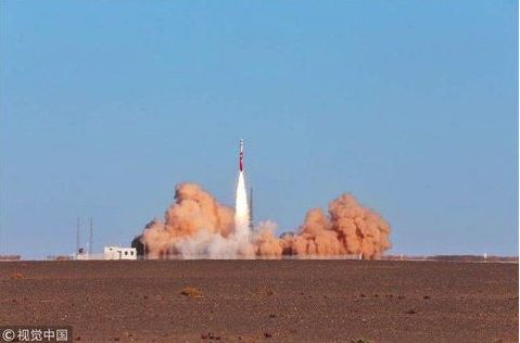 ▲全国首枚民营运载火箭发射升空 （图源：视觉中国）