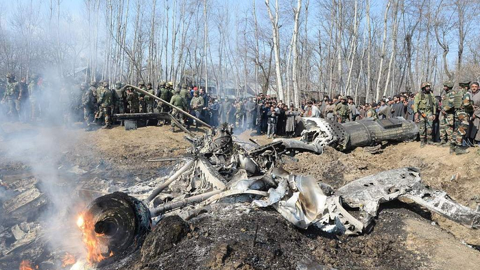 　　▲当地时间2019年2月27日，印度空军一架米格-21型喷气式飞机于上午10时5分左右在查谟和克什米尔布德加姆区一带坠毁，两名飞行员和一名身份不详的平民死亡。&nbsp; &nbsp;图片来源：视觉中国