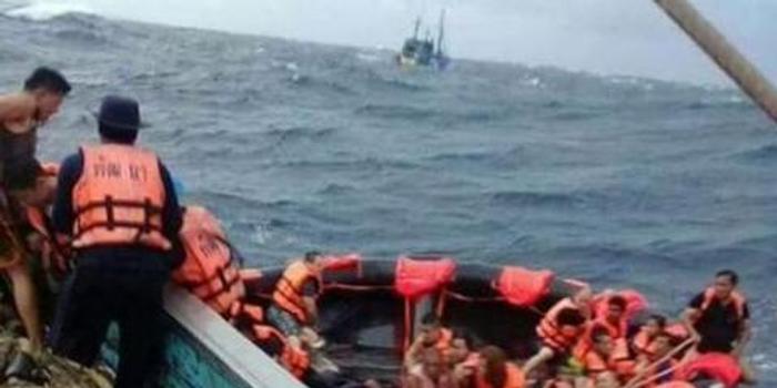 泰媒:泰翻船事故已致18死 39名中国游客仍失踪