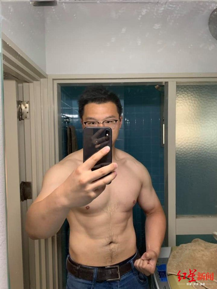 ↑吕思社交媒体账号上晒出的自己健身的照片（图据吕思社交媒体账号）