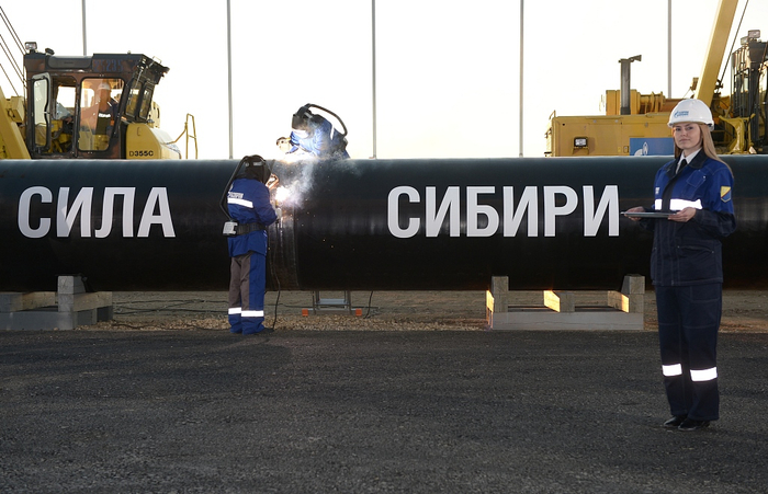 　　2014年9月1日，俄罗斯雅库茨克，中俄东线天然气管道俄境内段“西伯利亚力量”管道开工。图自视觉中国