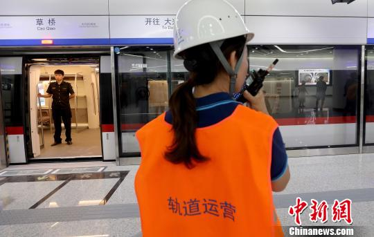 北京轨道交通大兴机场线。　中新社记者 张宇　摄