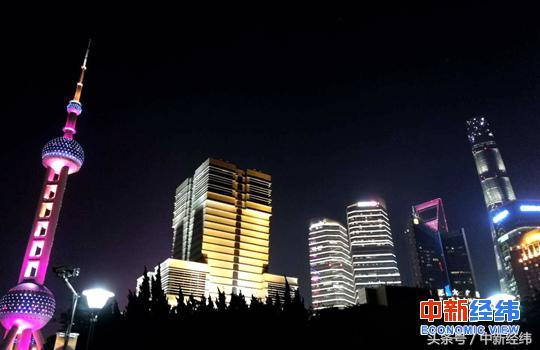 资料图：夜色下的上海浦东。中新经纬王培文 摄