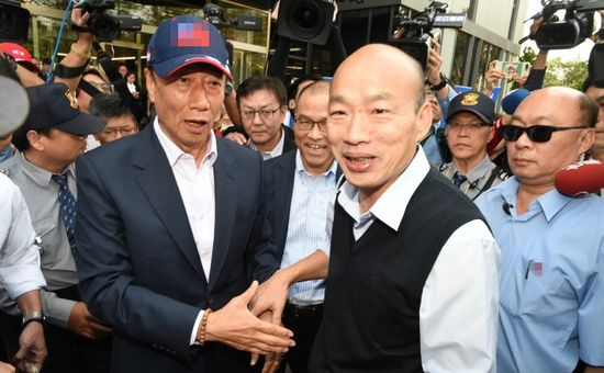 郭台铭和韩国瑜 图自台媒