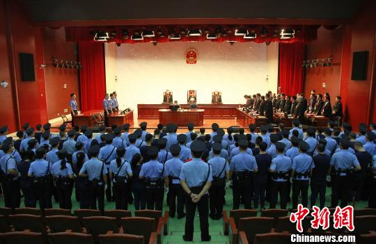  庭审宣判现场 。　邱勋辉　摄